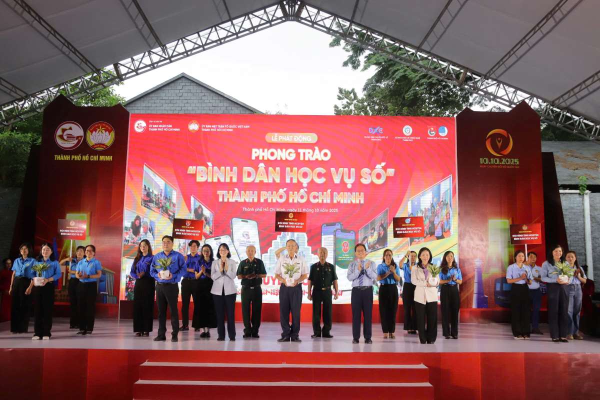 Ciudad Ho Chi Minh lanza el movimiento 'estudiantes digitalizados' en la ciudad en el periodo 2025-2026. Foto: Duy Nguyen