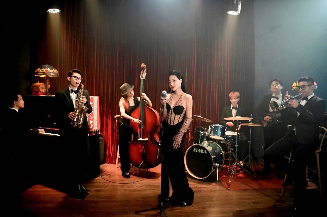 쇼 하노이 봄 여름 가을 겨울 2018: 사진: 예술가 제공.