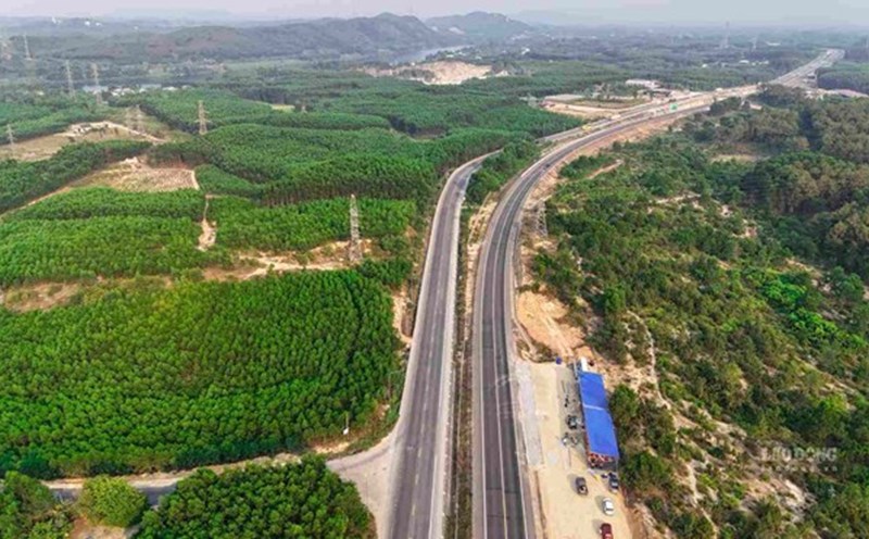 The two rest stops at Km 64 and Km 77 on the Cam Lo - La Son expressway are still not safe. Photo: Phuc Dat