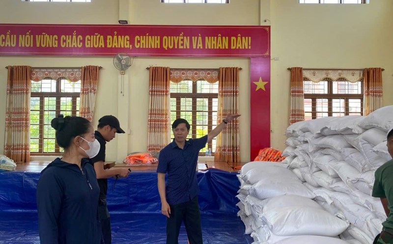 The Ministry of Finance issued 2,000 tons of rice to "help" Lang Son people overcome floods. Photo: LSTV