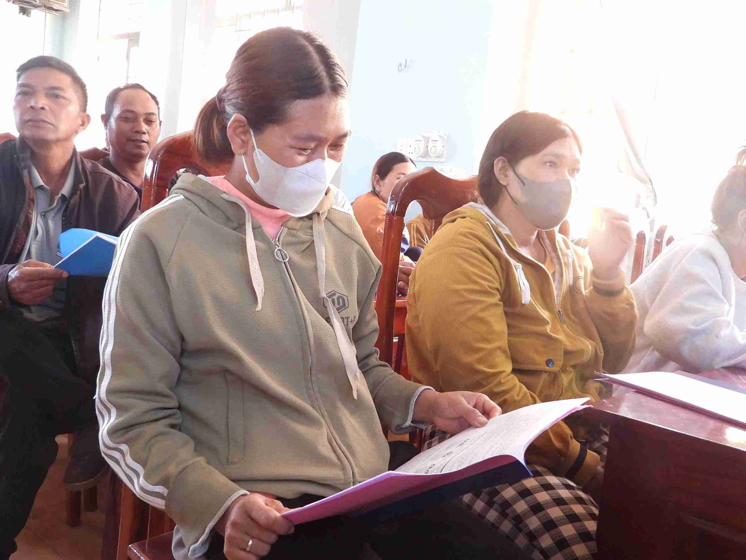 Cac buoi tap huan la co hoi de nguoi dan duoc chinh quyen dia phuong tuyen truyen, pho bien cac chuong trinh chinh sach lon. Anh: Bao Lam 