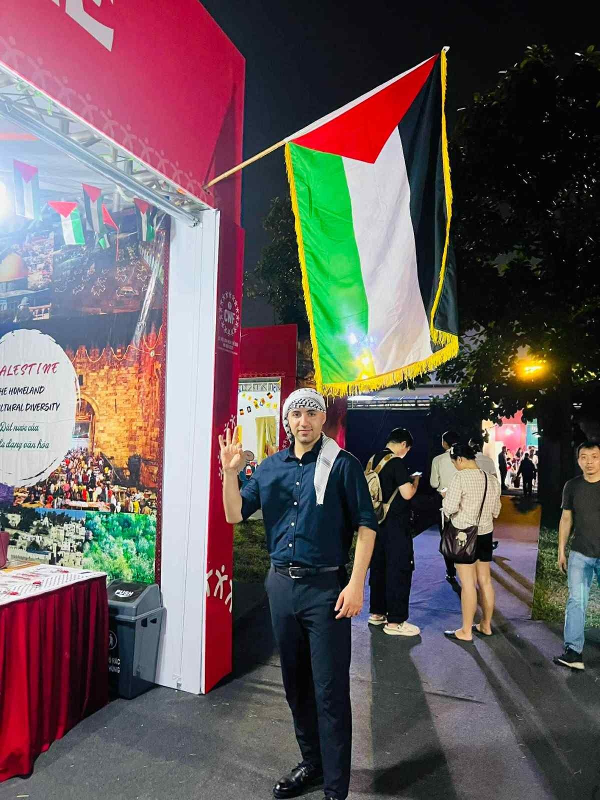 Mahmoud Nemer (nguoi Palestine) da co 7 nam gan bo voi Viet Nam. Anh: NVCC