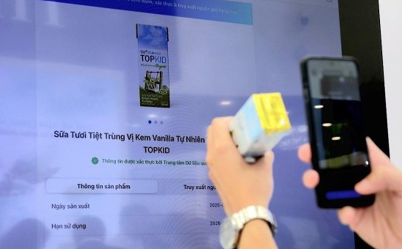 NDAChain traces the origin of fresh milk products. Photo: Ngoc Anh