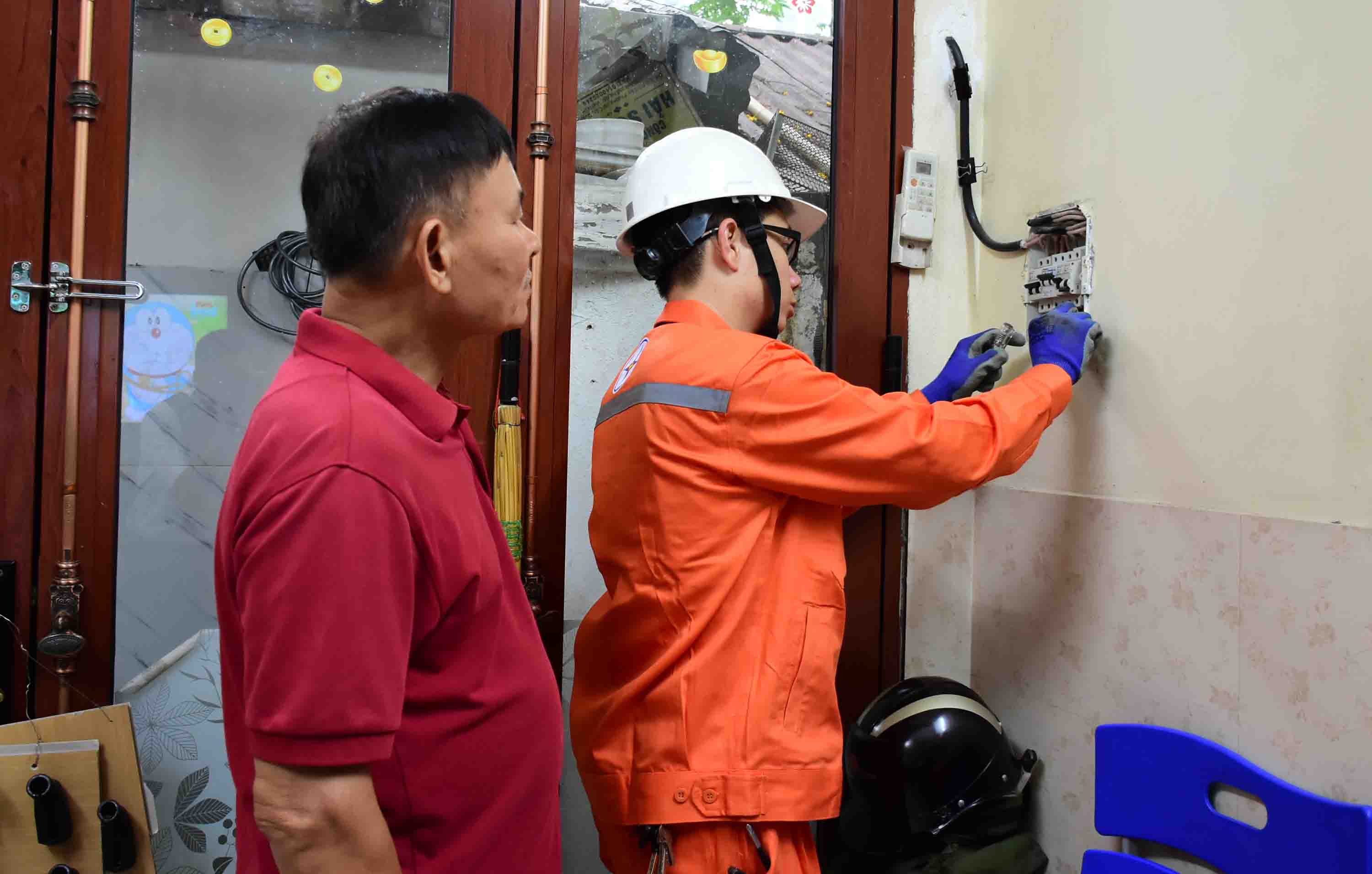 Aumentar las comodidades mejorar la calidad del servicio al cliente. Foto: EVNHANOI proporcionada.