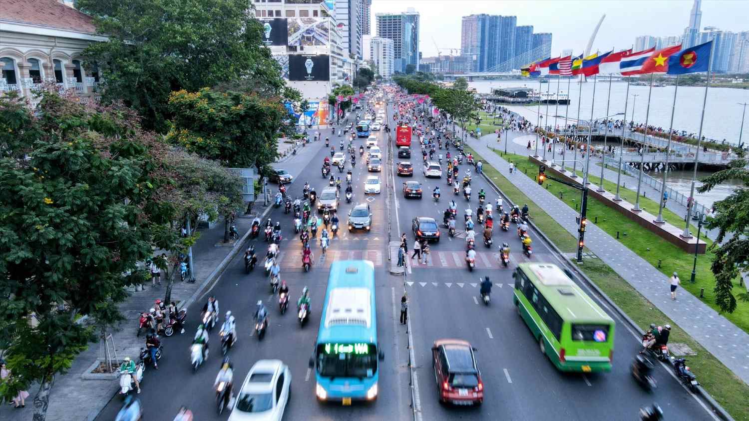 Duong Ton Duc Thang nam ven song Sai Gon, chay qua khu trung tam TPHCM. Anh: Anh Tu