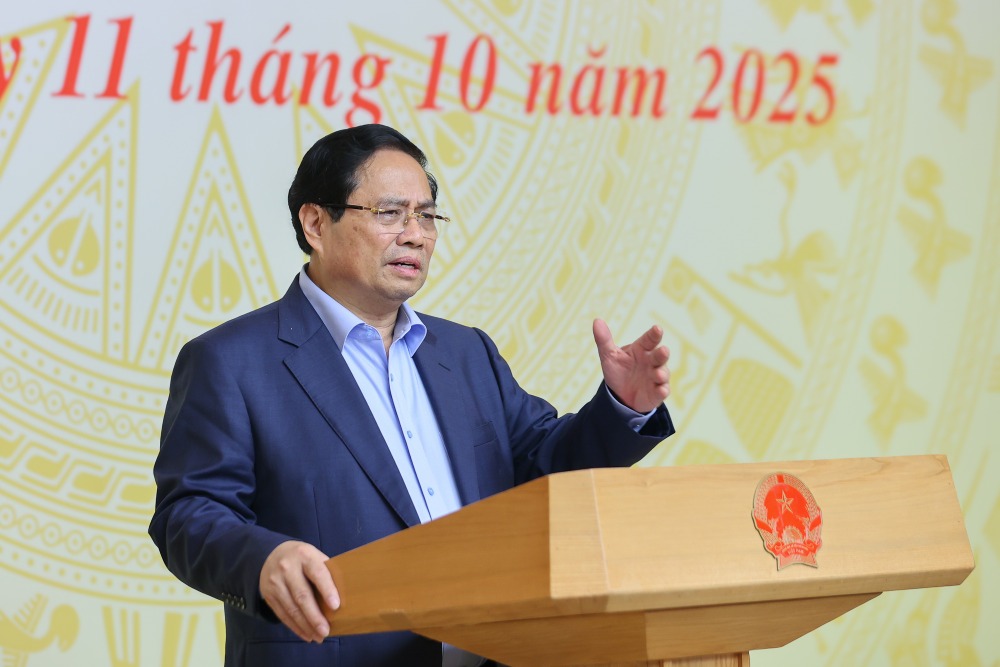 팜밍찡 정치국 위원 겸 총리는 주택 개발은 고급 중산층 저소득층 등 다양한 부문에서 이루어져야 한다고 강조했습니다. 사진: VGP