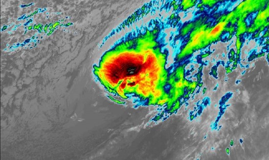 Bão Hạ Long trở thành xoáy thuận hậu nhiệt đới ngày 10.10.2025. Ảnh: Weathernerds.org