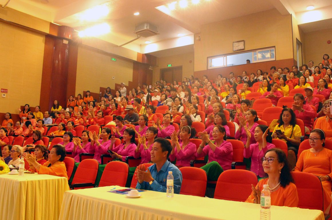 Le khai mac Chuong trinh chao mung Ngay Phu nu Viet Nam. Anh: Thanh Mai