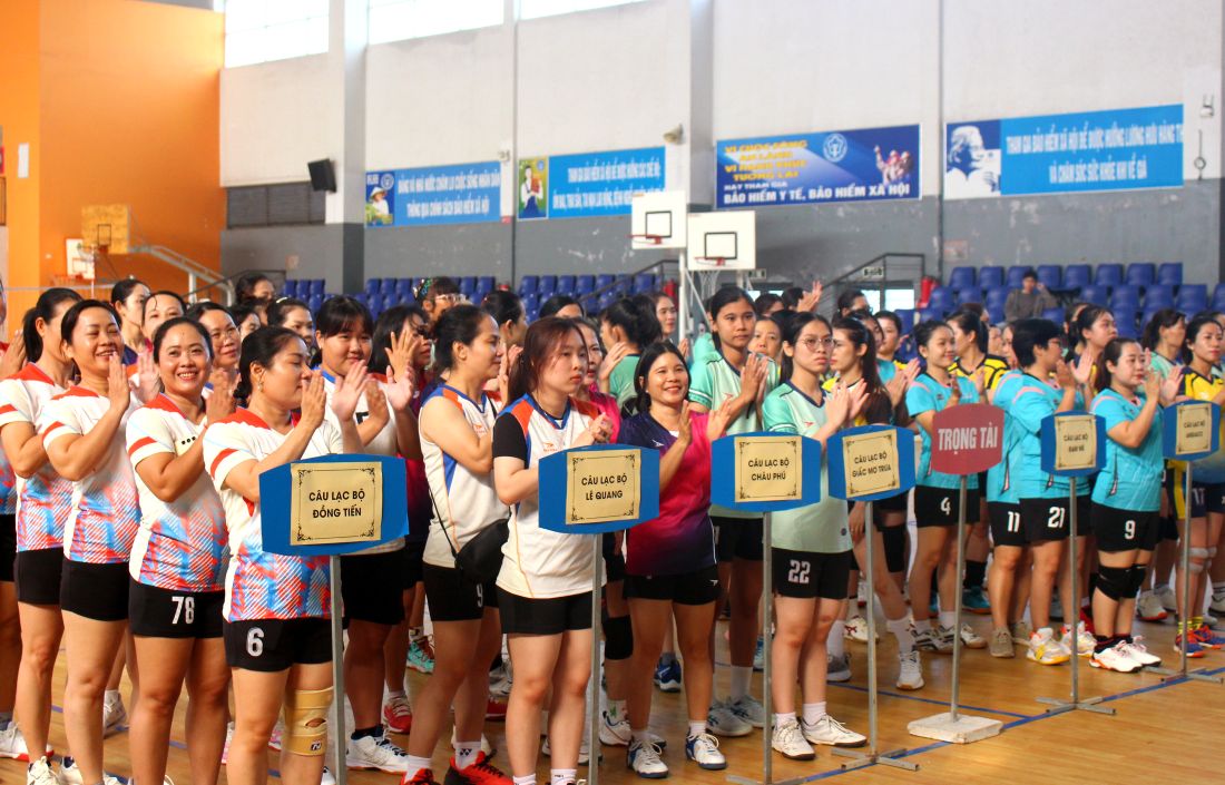 Cac doi tham gia thi dau bong chuyen hoi nu. Anh: Thanh Mai