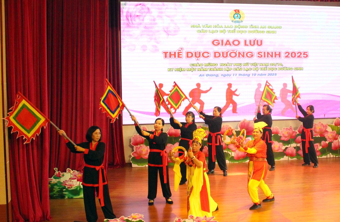 Tiet muc giao luu mua dan vu- the duc duong sinh. Anh: Thanh Mai
