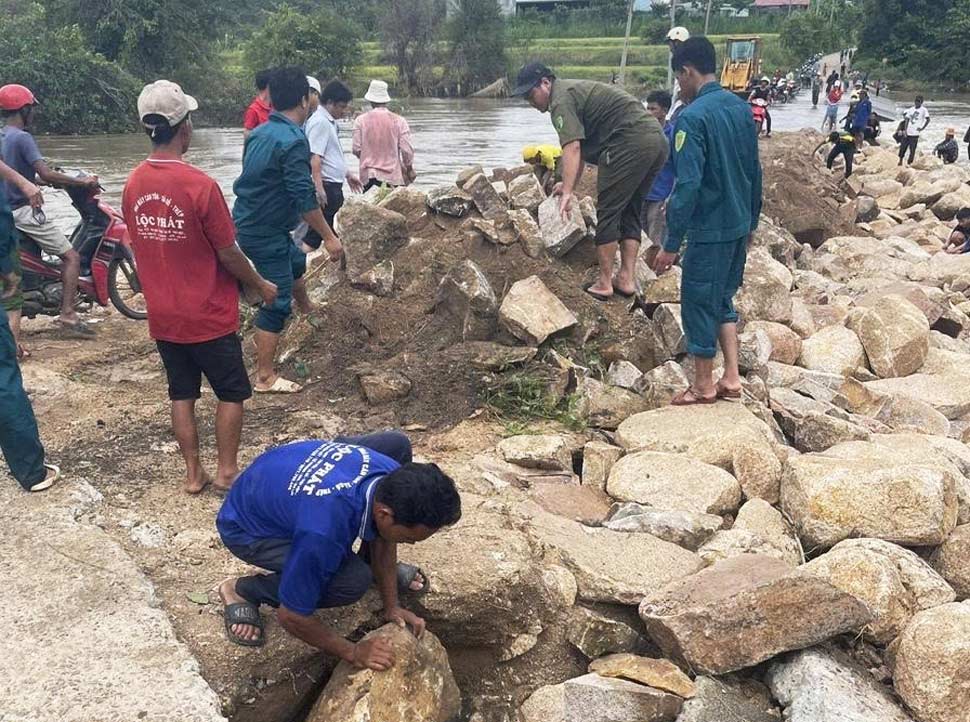 Mưa lũ khiến đường tràn liên hợp thôn 1 đi thôn Mơ Năng 2 (xã Ia Pa) 2 hư hỏng, xảy ra vào tháng 7 và tháng 9.2025. Ảnh: Hoài Phương