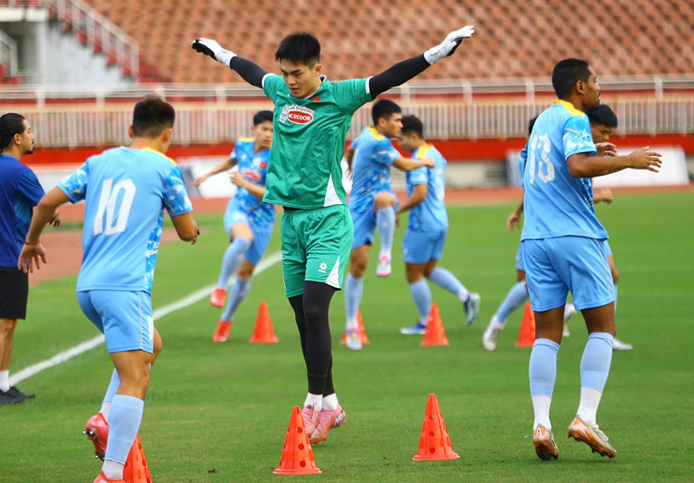 Day la buoi tap dau tien cua doi sau chien thang 3-1 truoc Nepal hom 9.10 o vong loai cuoi Asian Cup 2027. Thay tro huan luyen vien Kim Sang-sik buoc vao qua trinh chuan bi cho tran tai dau voi doi thu vao ngay 14.10 tren san Thong Nhat.