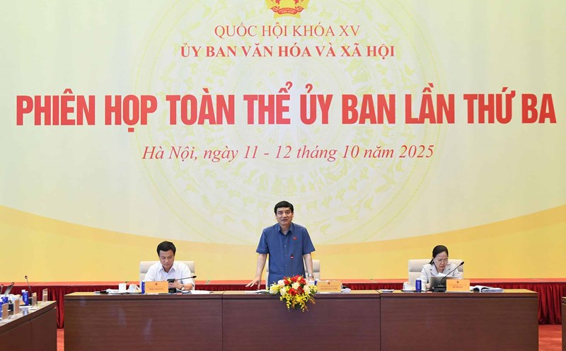 Chairman of the Committee on Culture and Society Nguyen Dac Vinh chaired a meeting to review the draft revised Press Law. Photo: Lam Hien