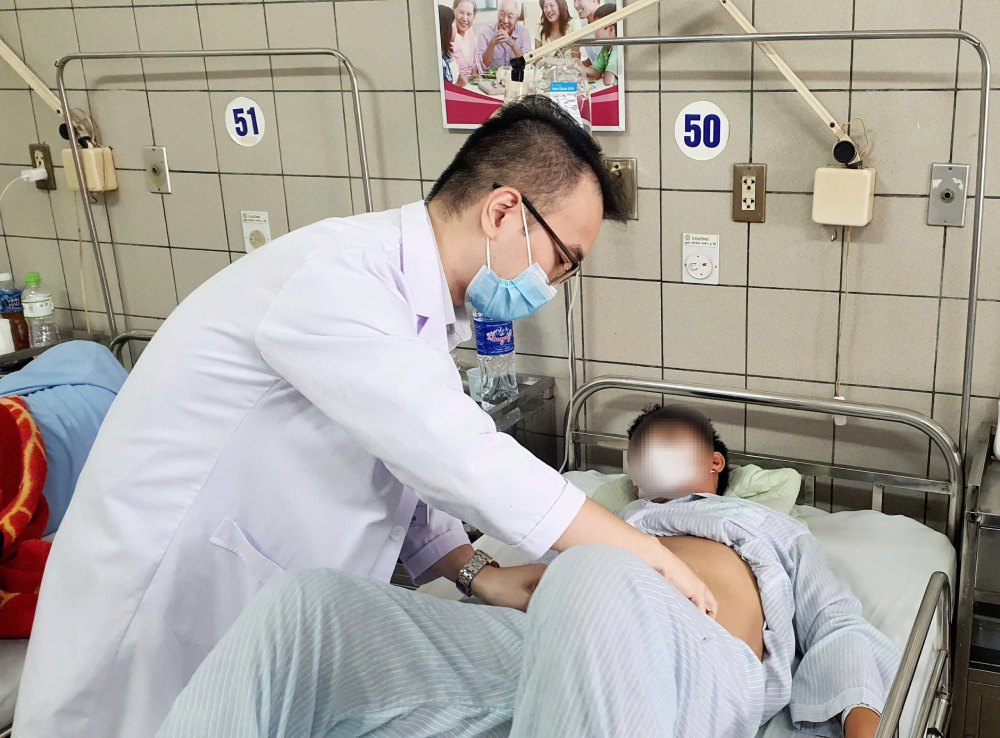 Young people face the risk of chronic kidney failure. Photo: Nguyen Ha