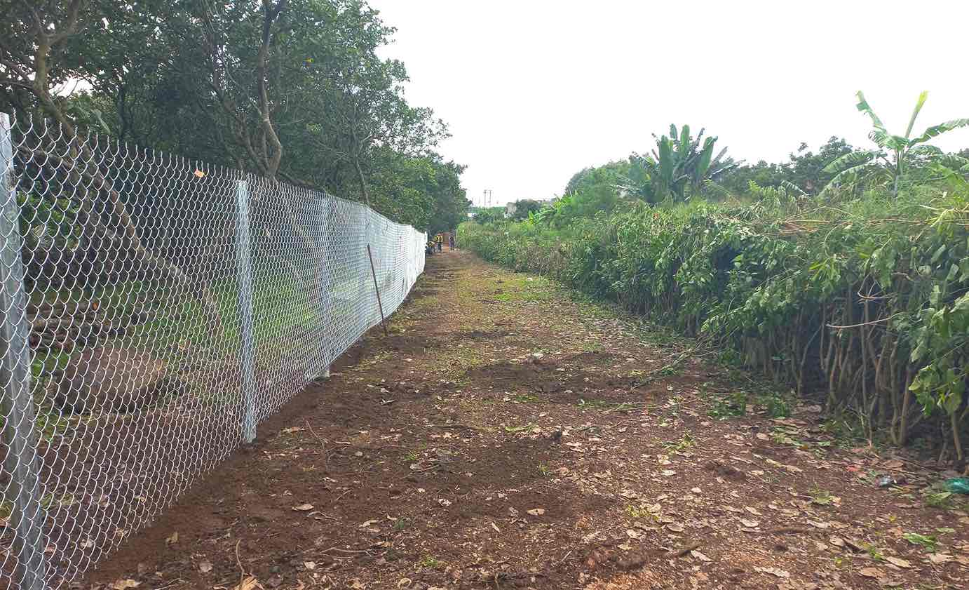 Lam duong gom de ket noi vao duong ngang co nguoi gac tai Km 1668+357. Anh: HAC