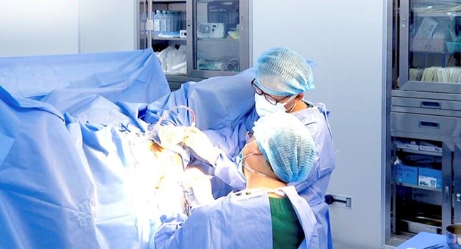 The patient underwent surgery to remove the hemorrhoids. Photo: PHONG LAN