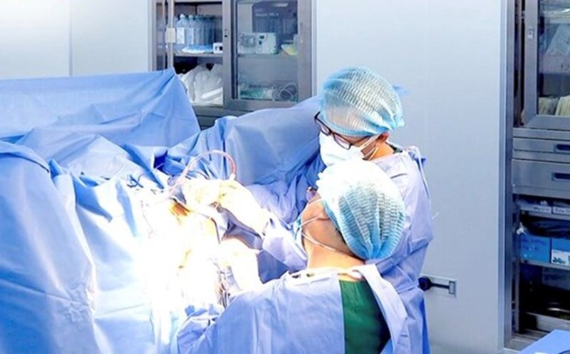 The patient underwent surgery to remove the hemorrhoids. Photo: PHONG LAN