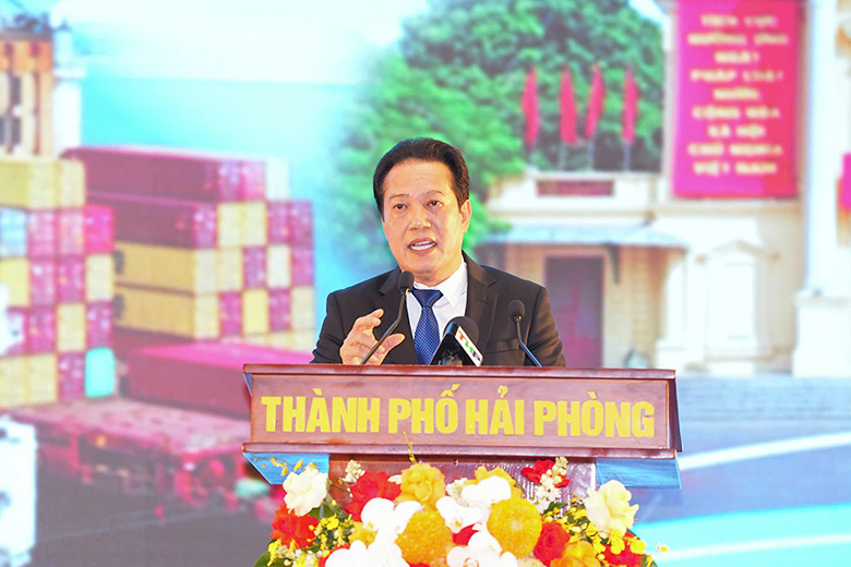 Dai dien doanh nghiep phat bieu. Anh: Dam Thanh