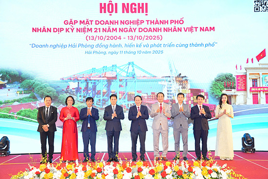Ra mat Ban Chap hanh Hiep hoi doanh nghiep TP Hai Phong nhiem ky 2025-2030 sau hop nhat. Anh: Dam Thanh