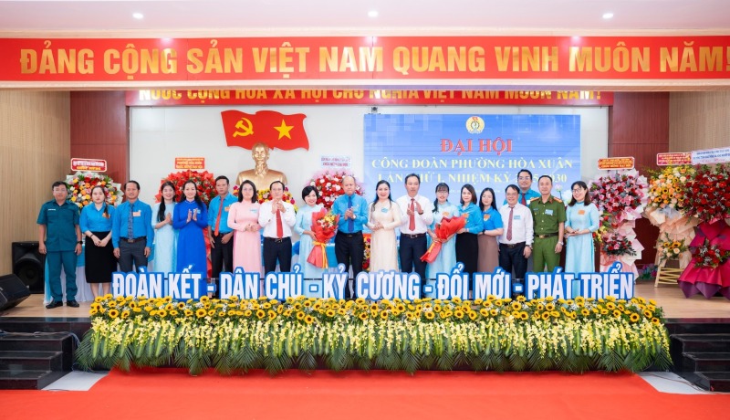 Ban Chap hanh Cong doan phuong Hoa Xuan, TP.Da Nang ra mat tai Dai hoi. Anh: Cong doan Da Nang