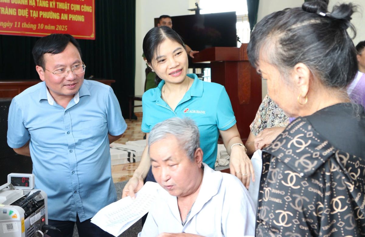 Lanh dao phuong An Phong kiem tra tien do chi tra. Ảnh: Cong TTDT Hai Phong