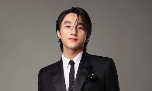 Son Tung M-TP's donation to people in flooded areas is notable news in Showbiz 11.10. Photo: MTP.