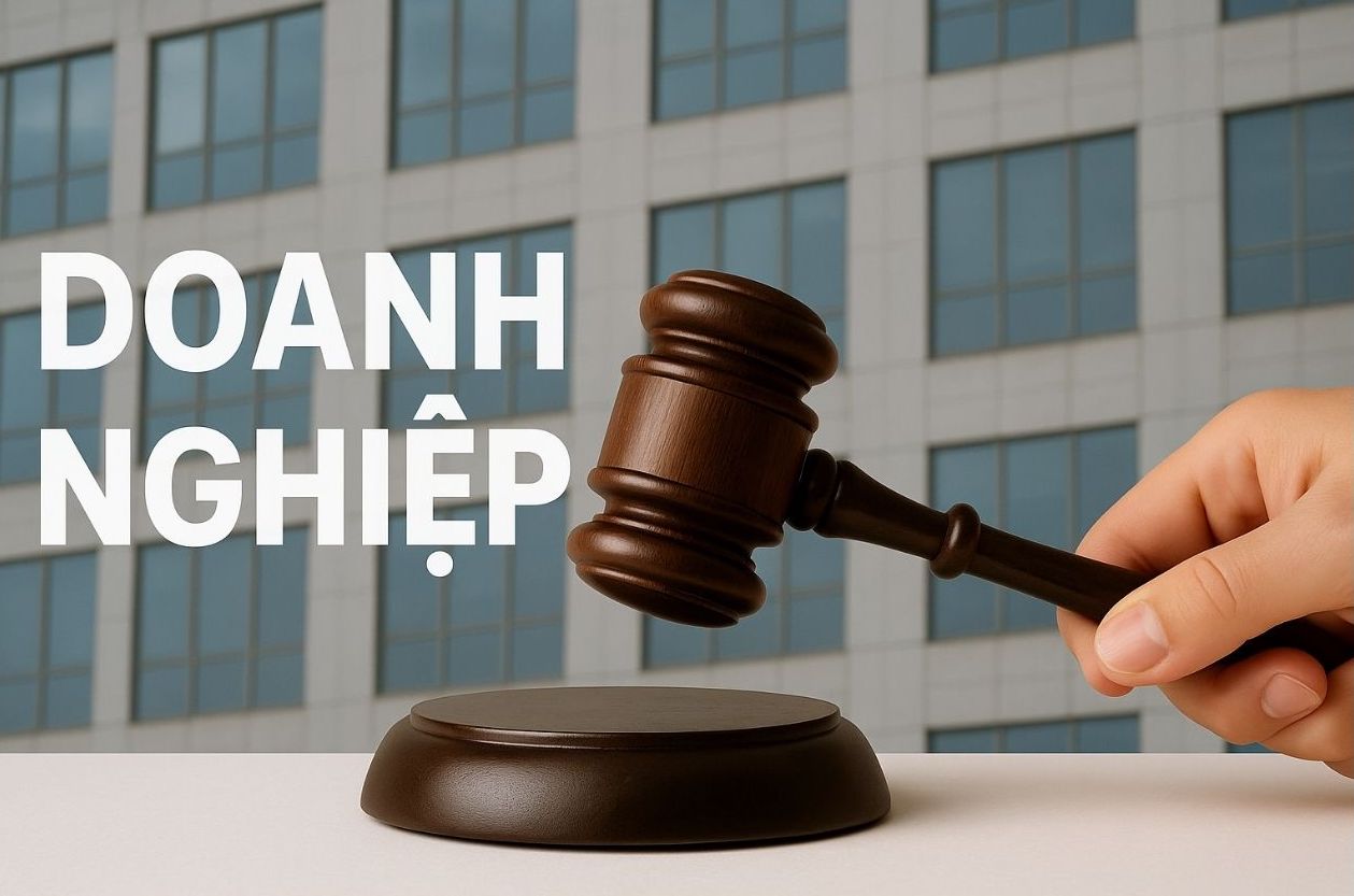 Uy ban Chung khoan Nha nuoc xu phat cac doanh nghiep do vi pham quy dinh cong bo thong tin, bao cao va su dung von. Do hoa: Phuong Anh