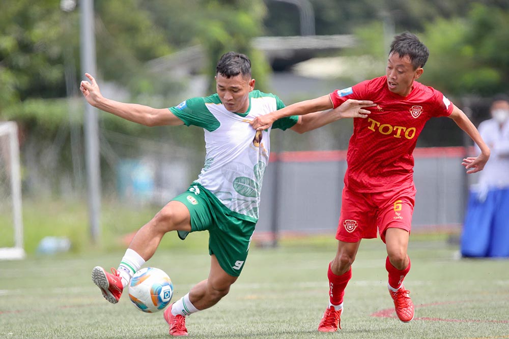 STPFood FC (ao trang) thua dam An Bien FC. Anh: VietFootball
