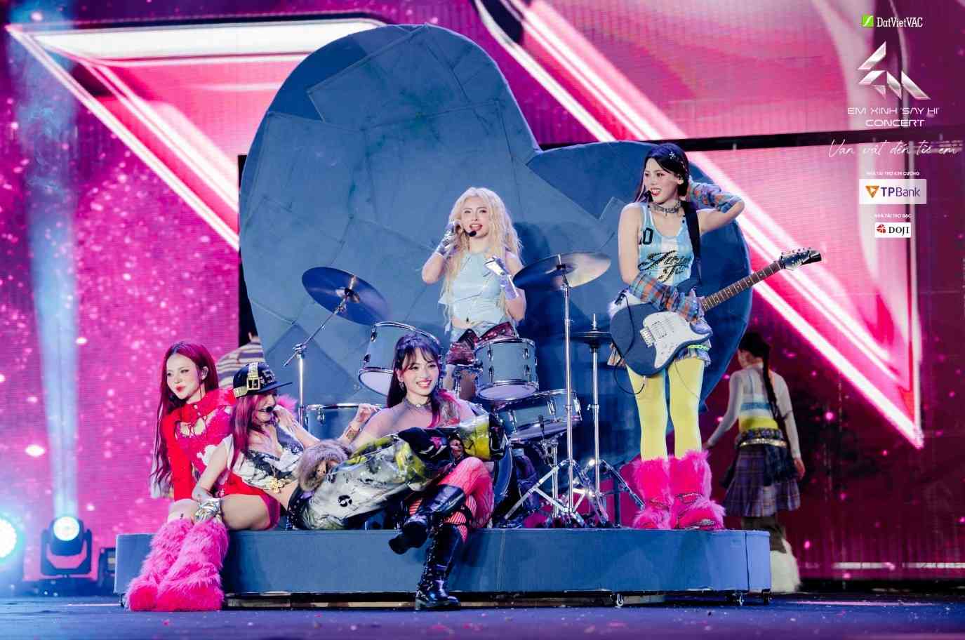 Cac tiet muc trong concert Em xinh say hi deu bung no nho cong nghe, ky thuat hien dai. Anh: BTC