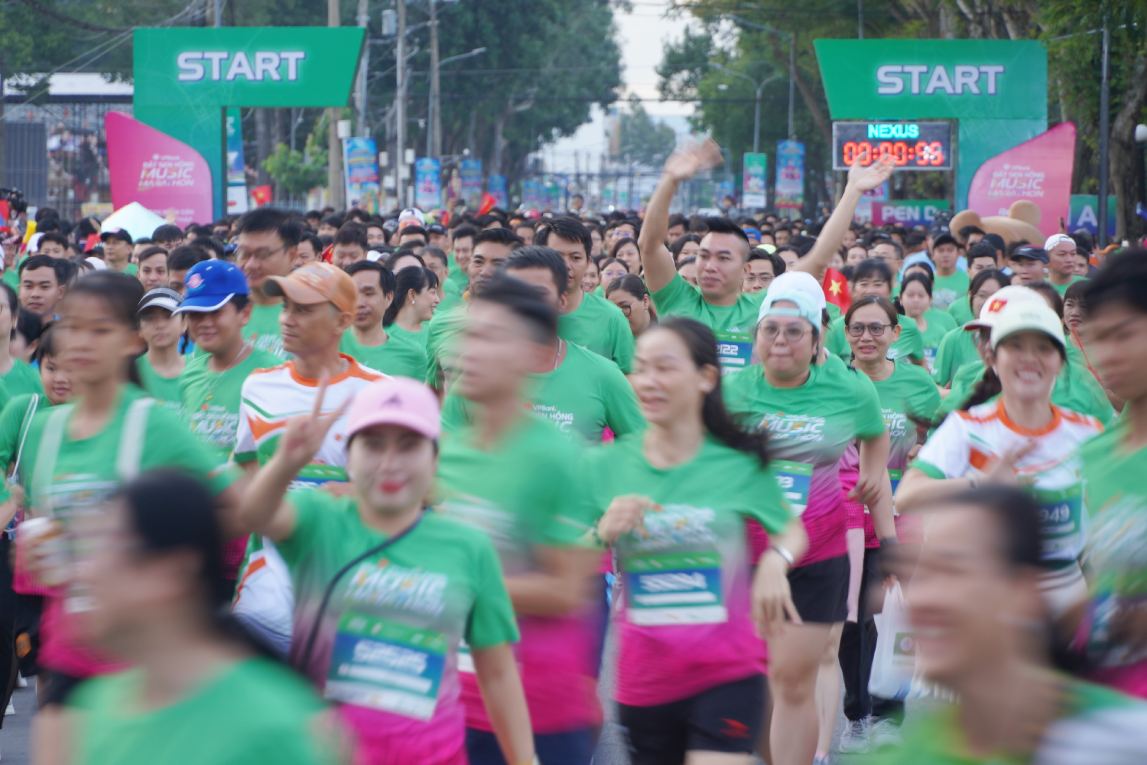 Cac van dong vien tham gia cu ly 5km. Anh: Ta Quang