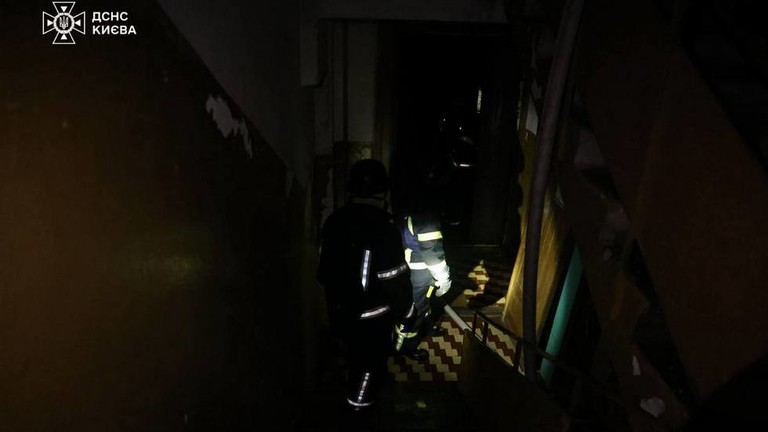 러시아의 에너지 기반 시설 공습 후 수도 키예프 정전. 사진: 우크라이나 비상사태 기관