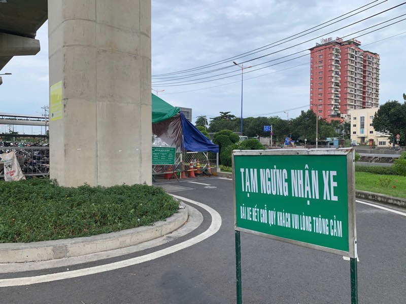 Tai ga Thu Duc, bien “tam ngung nhan xe” duoc keo ra ngay loi vao. Anh: Thai Bao