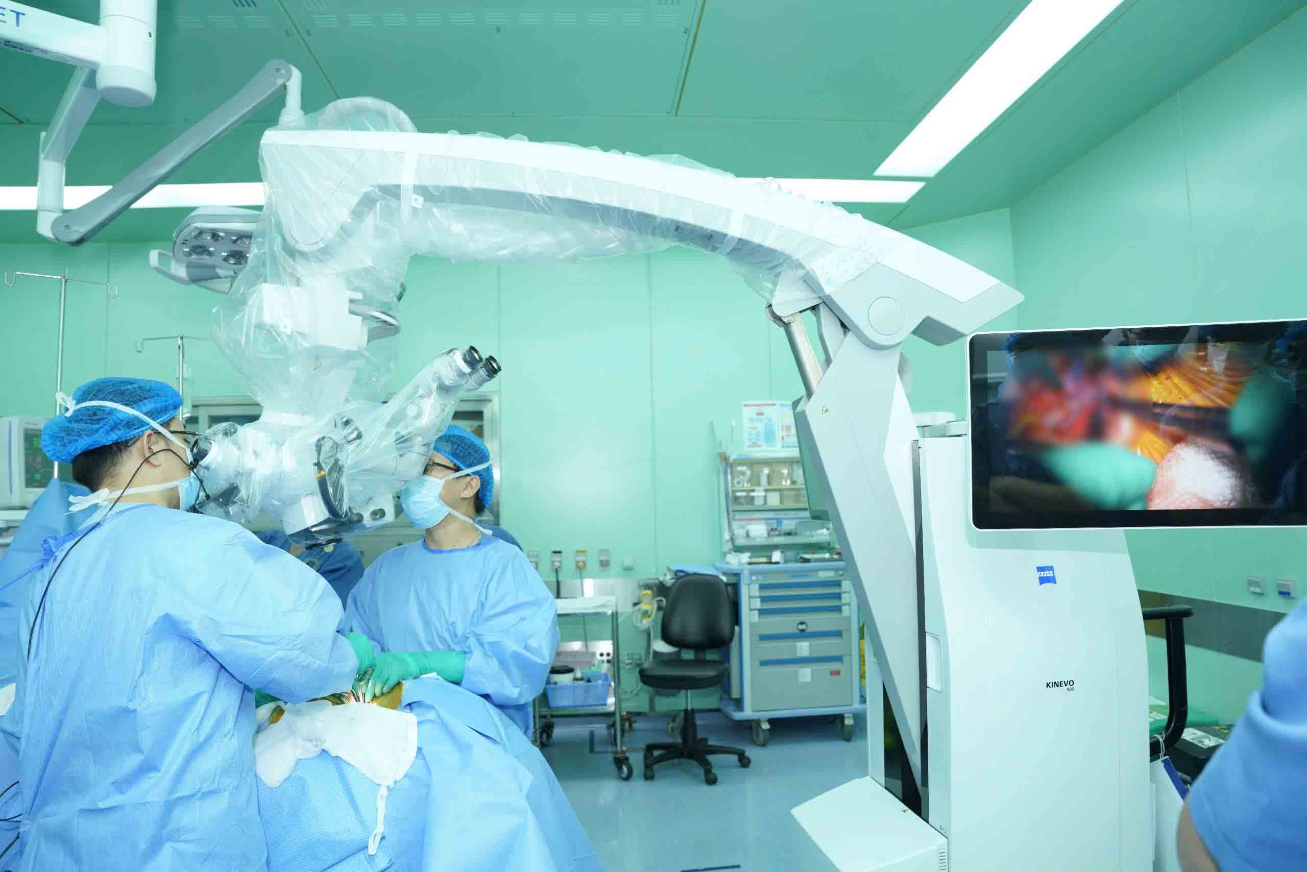 약물 저항성 간질 치료를 위한 미주 신경 자극 장치 이식 근접 촬영