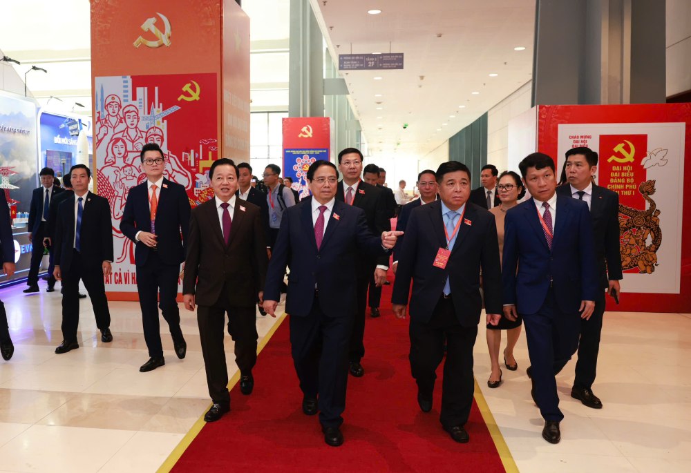 Uy vien Bo Chinh tri, Thu tuong Chinh phu Pham Minh Chinh va cac dai bieu toi du phien tru bi Dai hoi. Anh: Hai Nguyen