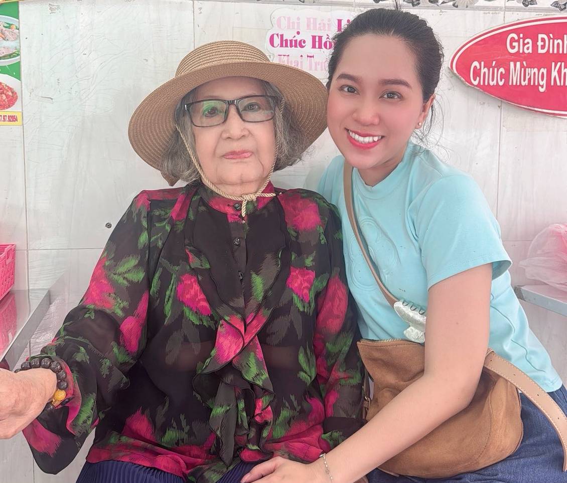 Hồng Phượng gặp gỡ NSƯT Diệu Hiền - người từng nâng đỡ nghệ sĩ Vũ Linh. Ảnh: Nghệ sĩ cung cấp.