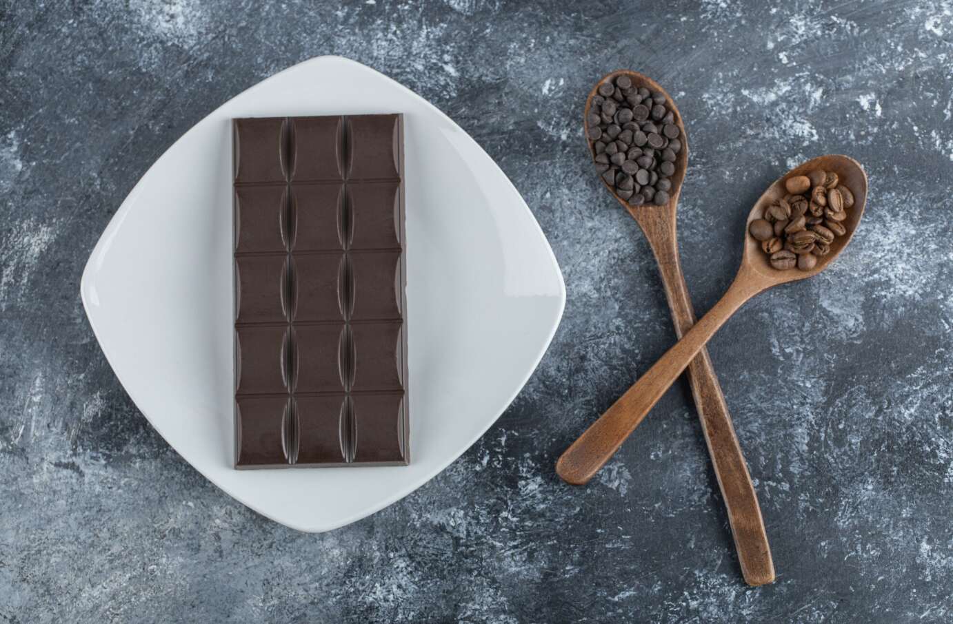 Eat chocolate in the afternoon to awaken energy and spirit. Photo: Thuy Duong