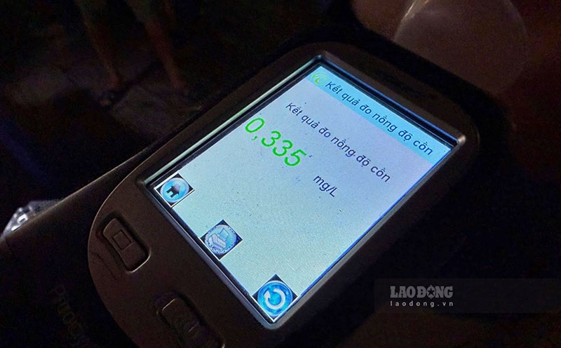 This is the result of measuring the alcohol concentration of a case of driving a motorbike while under the influence of alcohol. This person kept saying he was drinking alcohol and only "drinked 2 black dragons". However, the measurement results are close to the threshold.