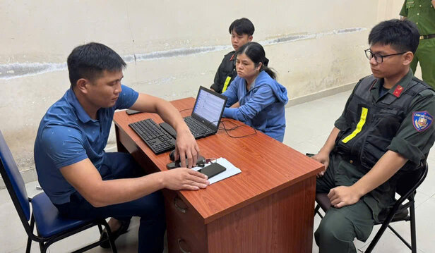 Đối tượng Nguyễn Thị Hoa Hường tại cơ quan công an. Công an Sơn La