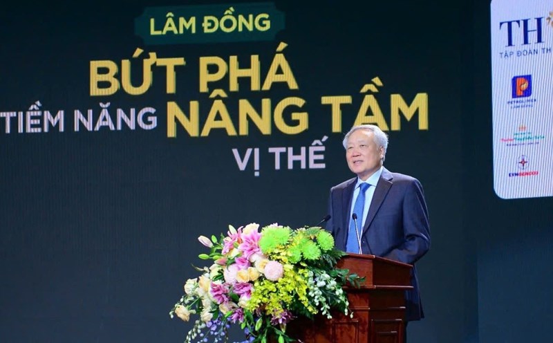 Deputy Prime Minister Nguyen Hoa Binh suggested that Lam Dong continue to improve the investment attraction environment. Photo: Lam Hong