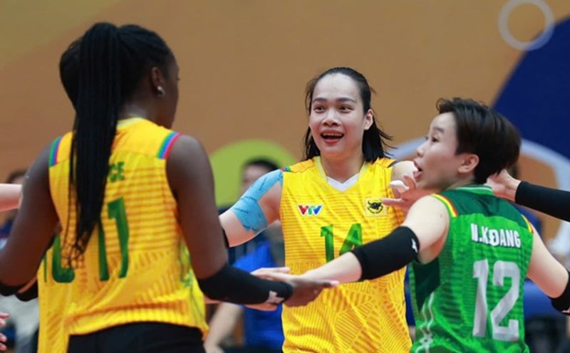Vo Thi Kim Thoa (14) is playing effectively with VTV Binh Dien Long An team. Photo: Hoang Hue