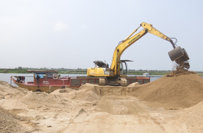 The Ministry of Construction has just responded to regulations related to construction materials. Photo: Truong An