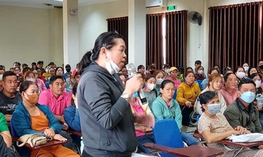 Bị nợ lương, chậm đóng bảo hiểm xã hội, người lao động của Công ty Vinh Thông đã phải ngừng việc để phản ứng. Ảnh: Nam Dương