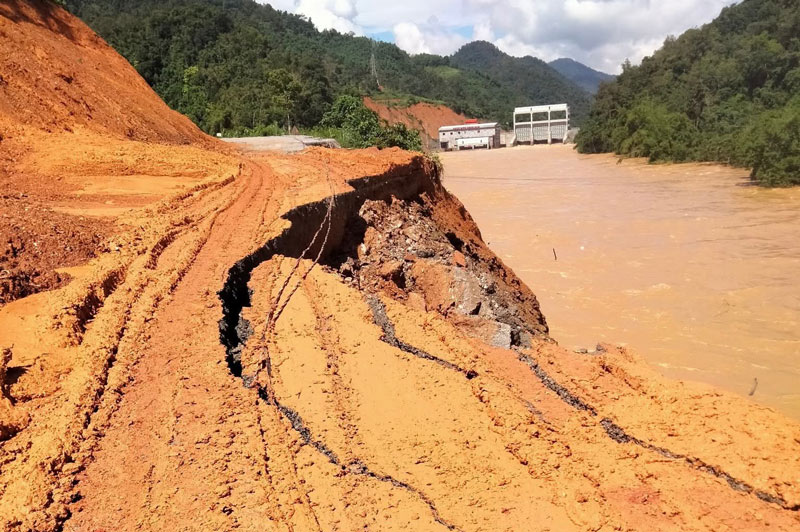Tai thuy dien Tien Thanh va Hong Nam xuat hien sat lo trong nhung ngay qua. Anh: Van Huong, Dinh Vinh