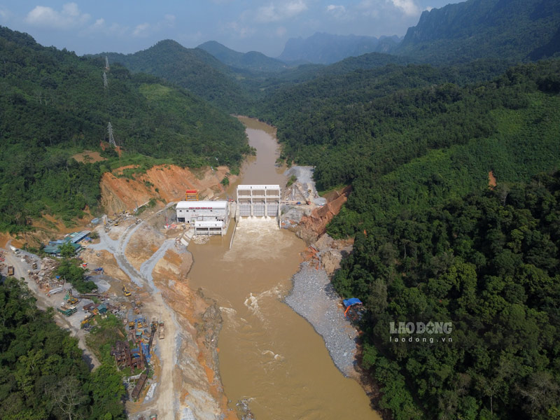 Toan canh thuy dien Hong Nam - cong trinh nam gan trung tam tinh Cao Bang nhat. Anh: Nhom PV