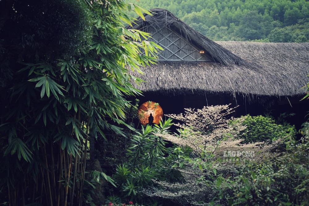 Dien tich len den 10.000m2, chua Huyen Khong Son Thuong duoc quy hoach gom 2 khu vuc chinh, Ngoai Vien va Noi Vien, voi nhieu cong trinh kien truc lon nho.