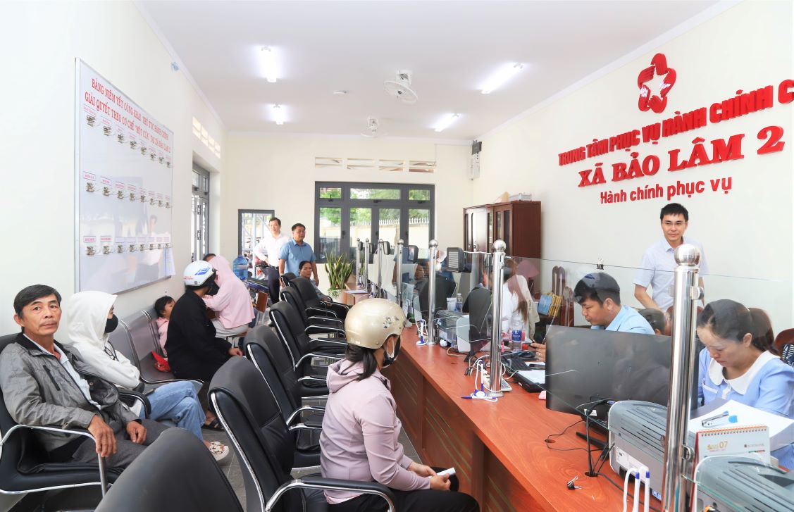 Lam Dong urgently pays the regime to those who quit their jobs. Photo: Lam Hong