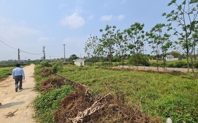 Contents related to land management at the commune level are of interest to the people. Photo: Cao Nguyen