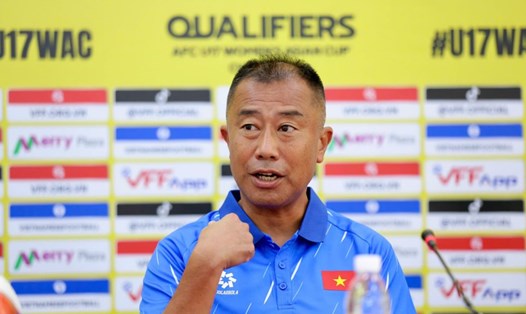 Huấn luyện viên Okiyama Masahiko của U17 nữ Việt Nam. Ảnh: VFF
