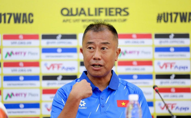 Coach Okiyama Masahiko of the U17 Vietnam women's team. Photo: VFF