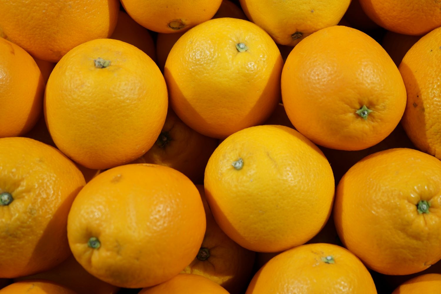 Cam là loại trái cây giàu vitamin C, cải thiện sức khỏe làn da. Ảnh: Thanh Thanh 